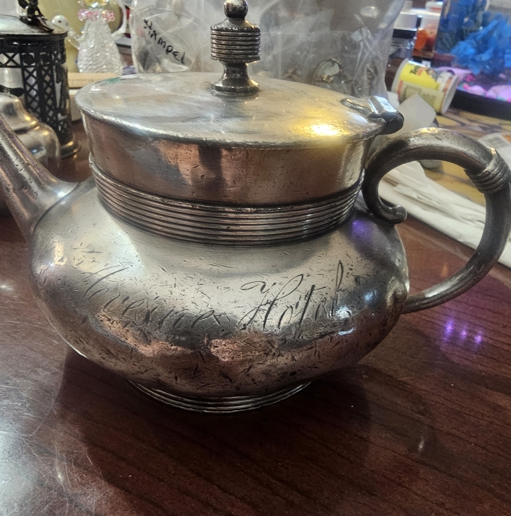Vintage Meriden Company Quadruple Plate Silver Teapot #1851 And 2 S&P Shakers
